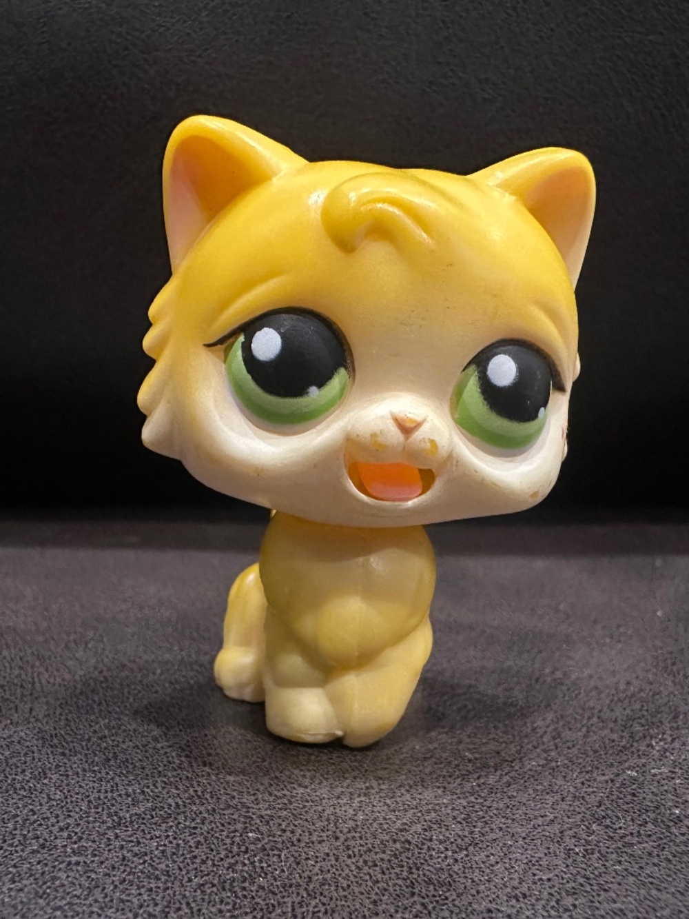 Littlest pet shop cat with moving tongue 2000s retro y2k